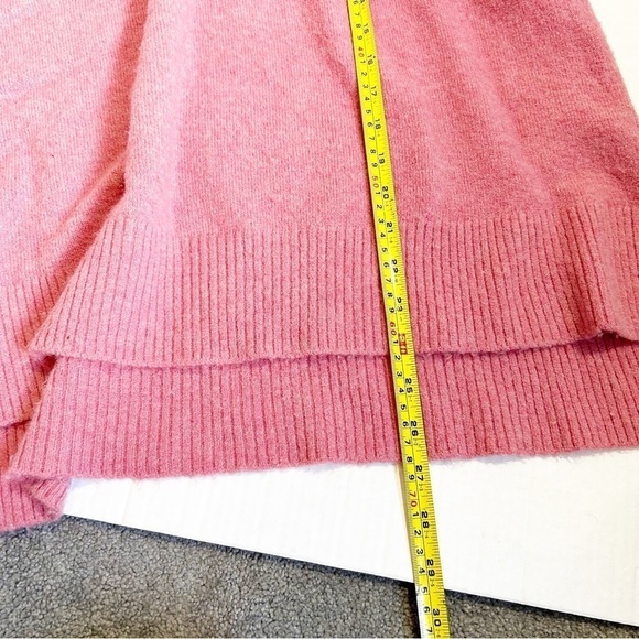 J. Crew Side Slit Supersoft Turtleneck Sweater Size Medium Pink Merino Wool - Picture 15 of 15